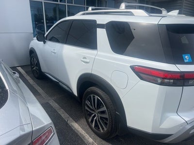 2025 Nissan Pathfinder Platinum