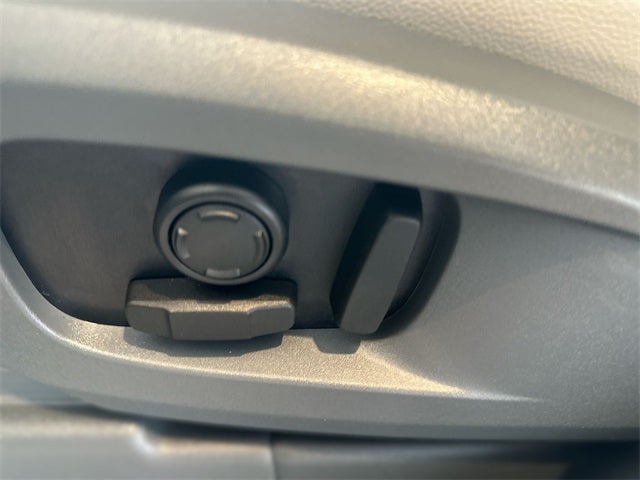 2023 Land Rover Defender 110 SE