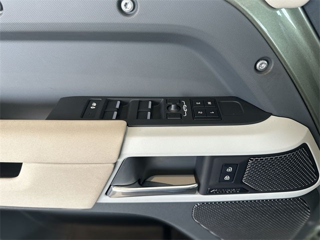 2023 Land Rover Defender 110 SE