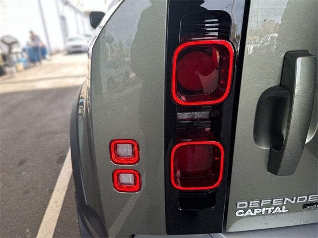 2023 Land Rover Defender 110 SE