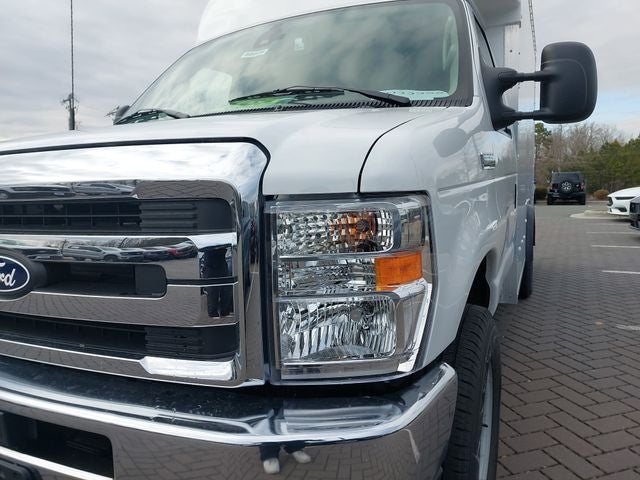 2026 Ford E-350SD Base Cutaway