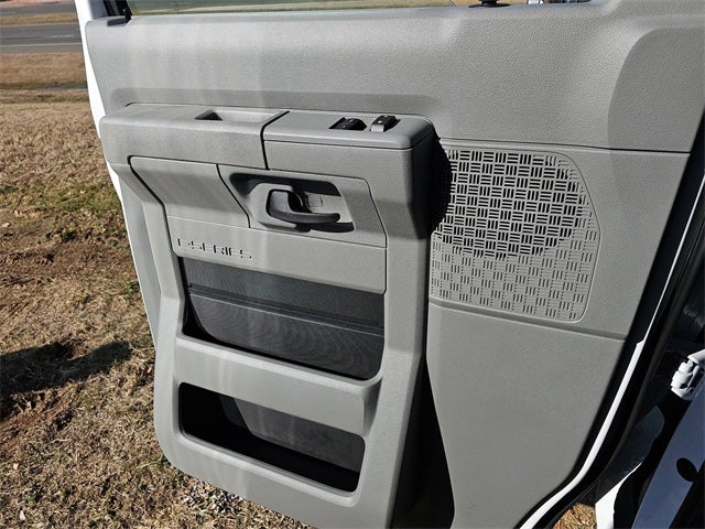 2025 Ford E-450SD Base DRW