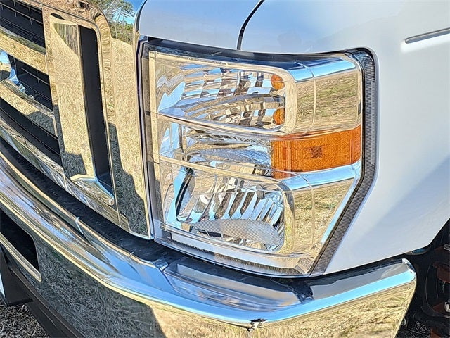 2025 Ford E-450SD Base DRW