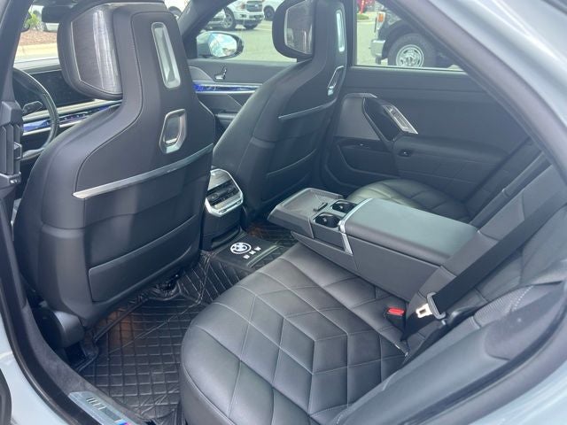 2025 BMW 7 Series 740i
